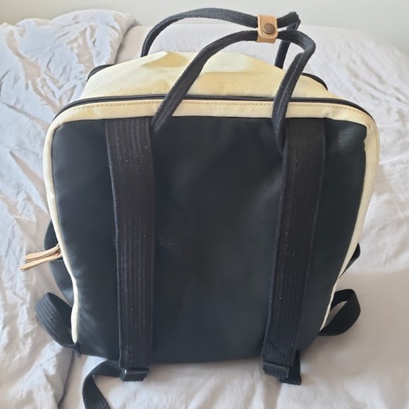 Petunia Pickle Bottom Diaper Bag - USED - Great Condition - Picture 3 of 7